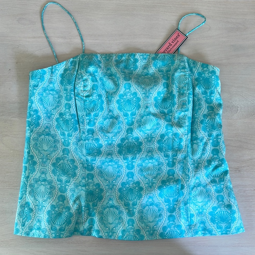 Vineyard Vines- Size 8